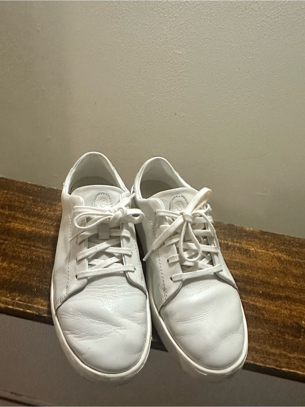 OluKai White Leather Low-Top Sneakers